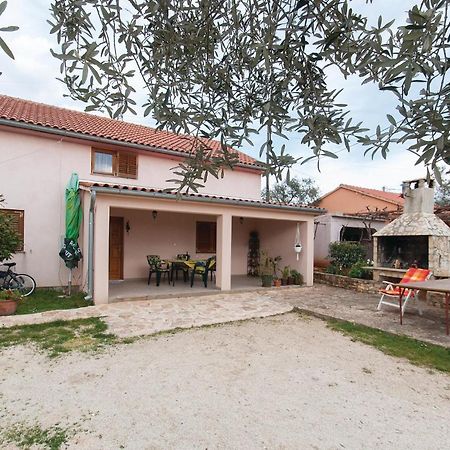 Lovely Apartment In Rovinj With Kitchen Exterior photo