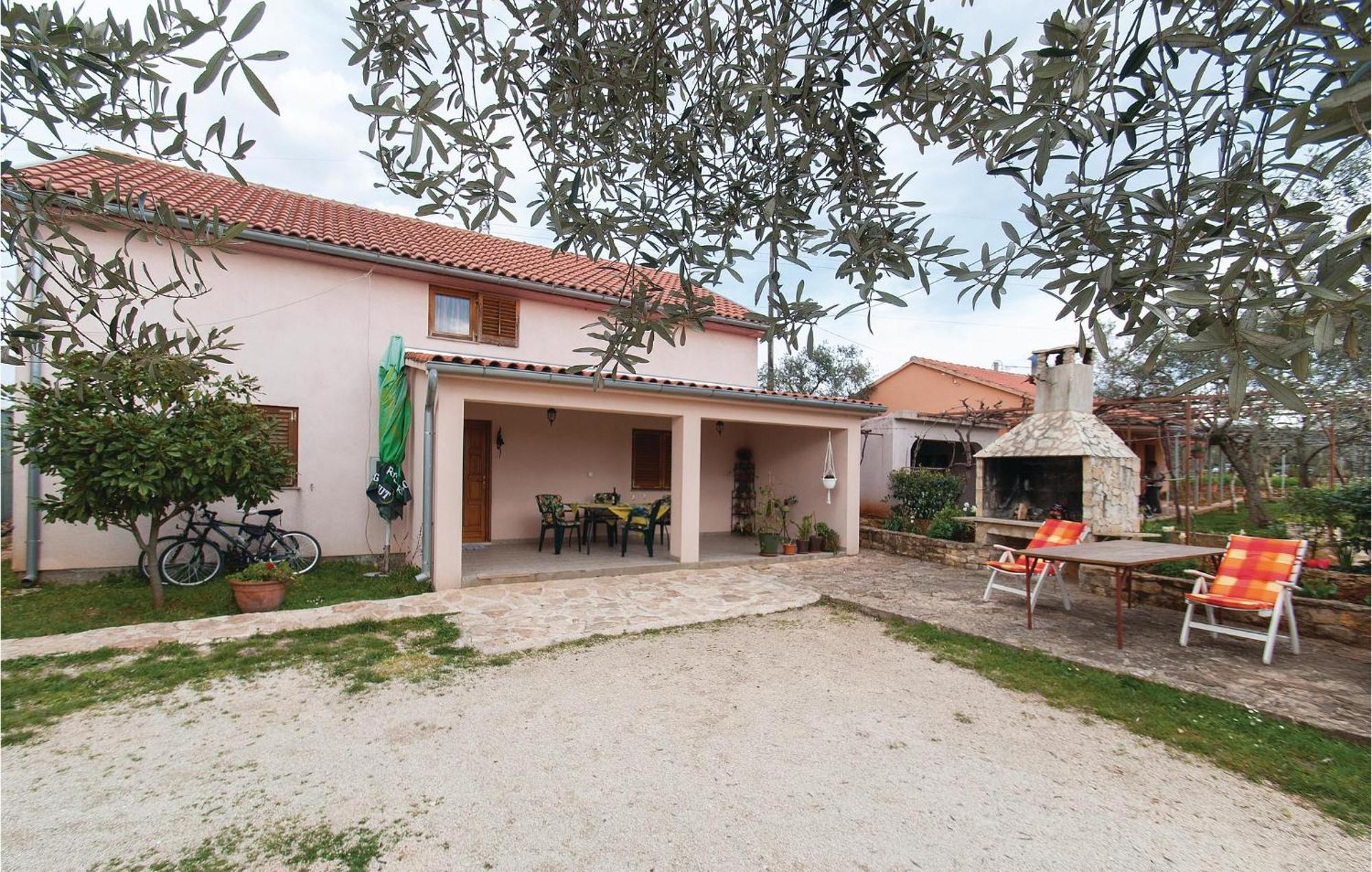 Lovely Apartment In Rovinj With Kitchen Exterior photo