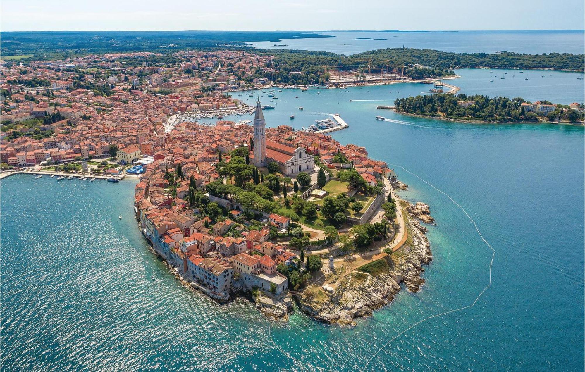 Lovely Apartment In Rovinj With Kitchen Exterior photo