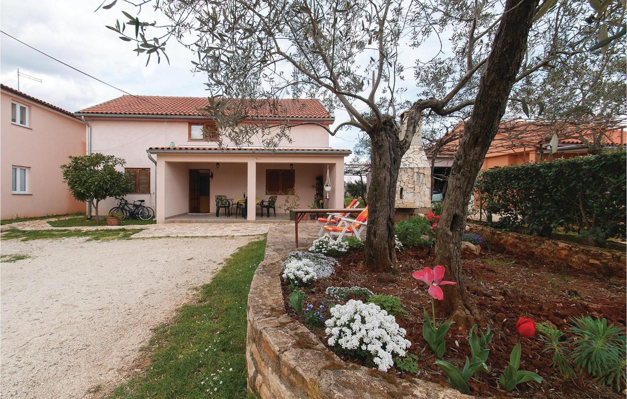 Lovely Apartment In Rovinj With Kitchen Exterior photo